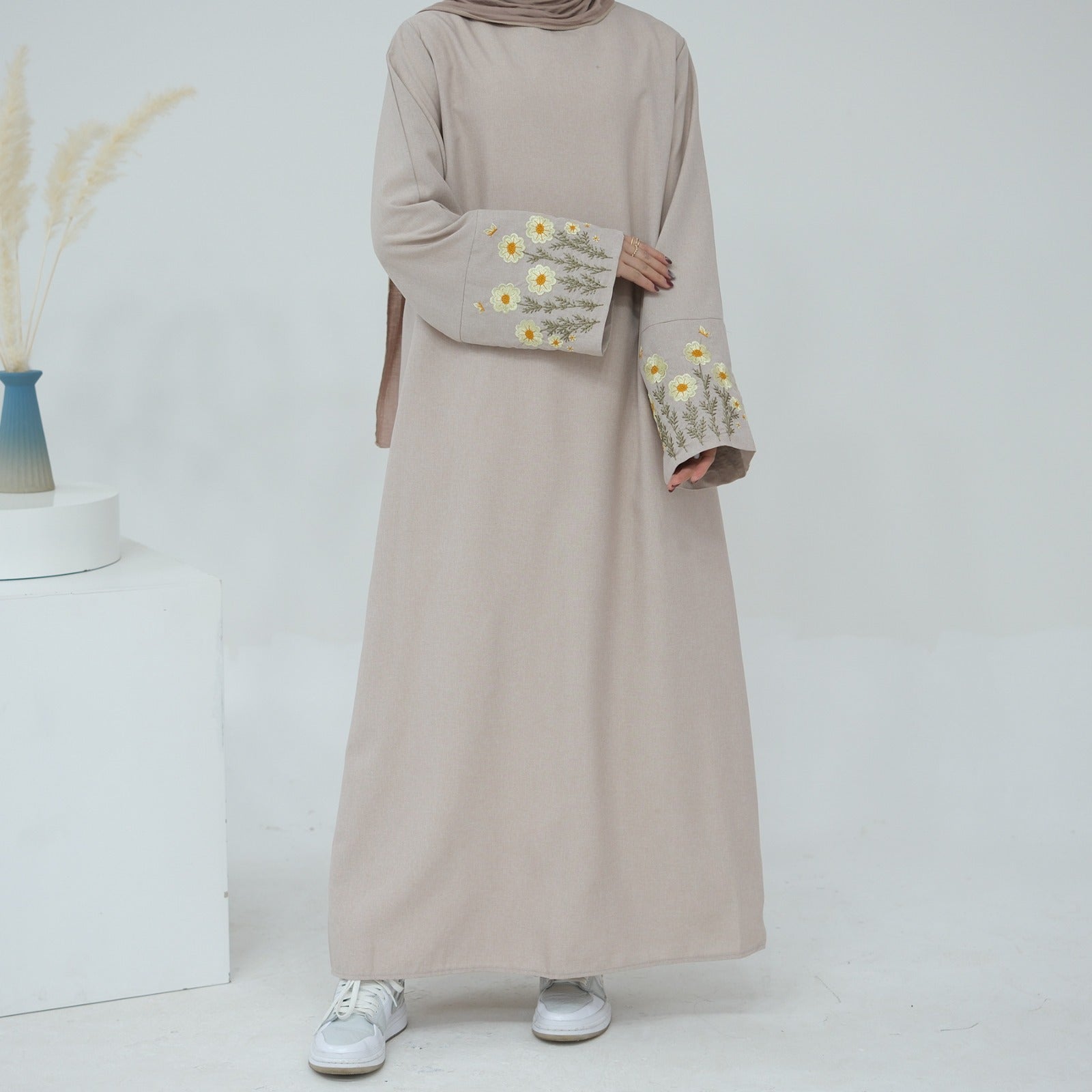 Zuuhur Linen Abaya (Beige)